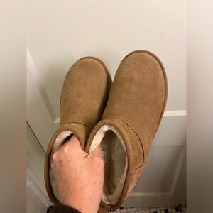 Selling these cute classic ultra mini platform Uggs! Size 8.